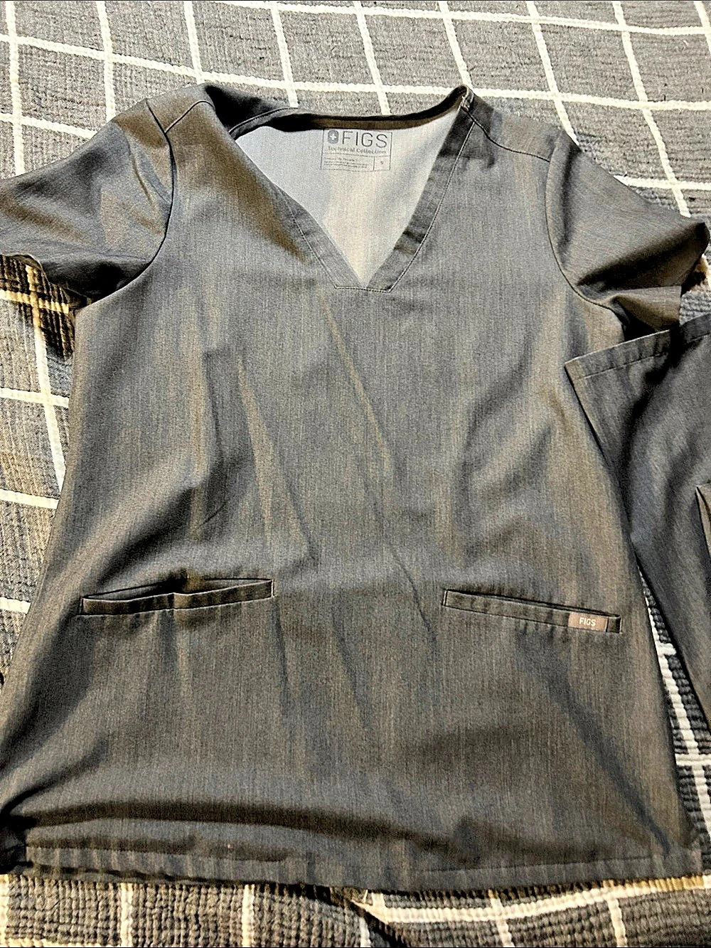 FIGS Scrubs Set Top and Pants Gray Short Sleeve Size Medium/small